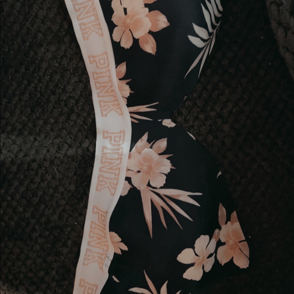 Brand new Victorias Secret bra 32 DD. Never worn.